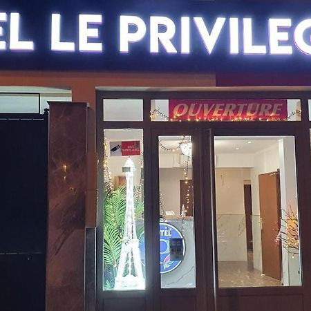 לה קורנב Hotel Le Privilege מראה חיצוני תמונה