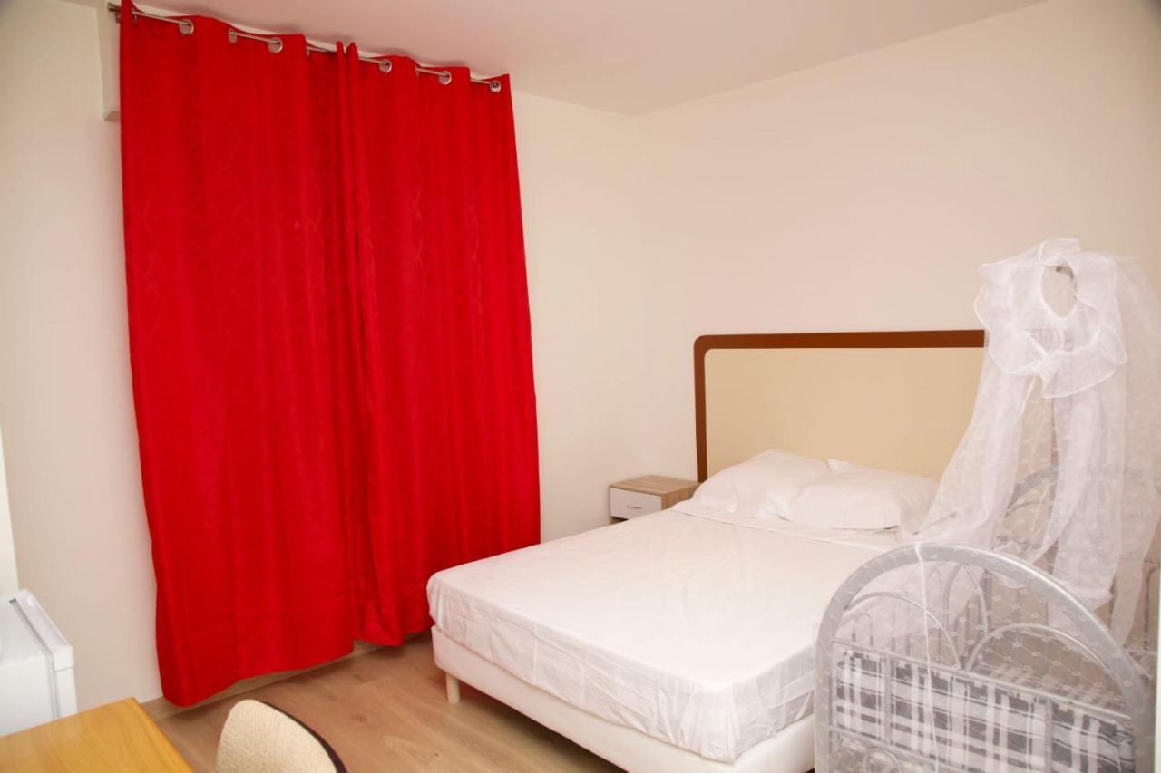 לה קורנב Hotel Le Privilege מראה חיצוני תמונה